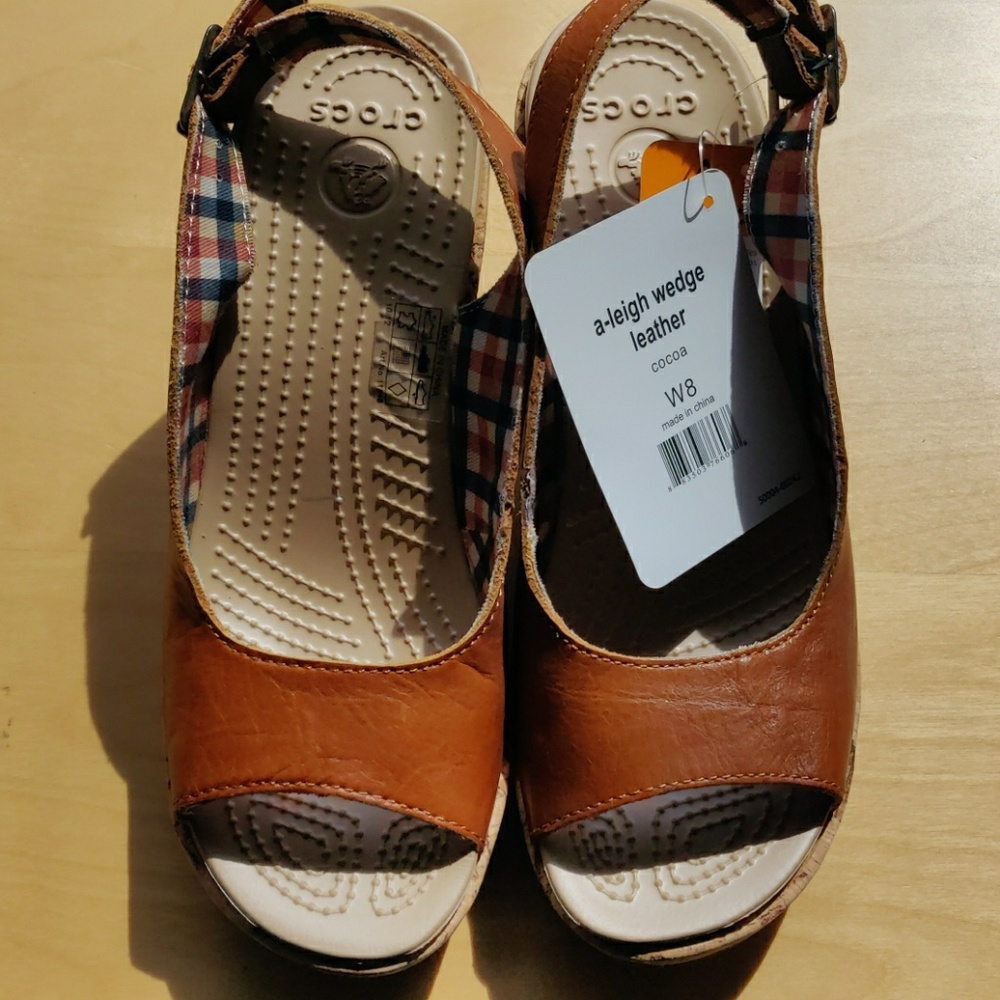 NWT Crocs A-Leigh cocoa leather